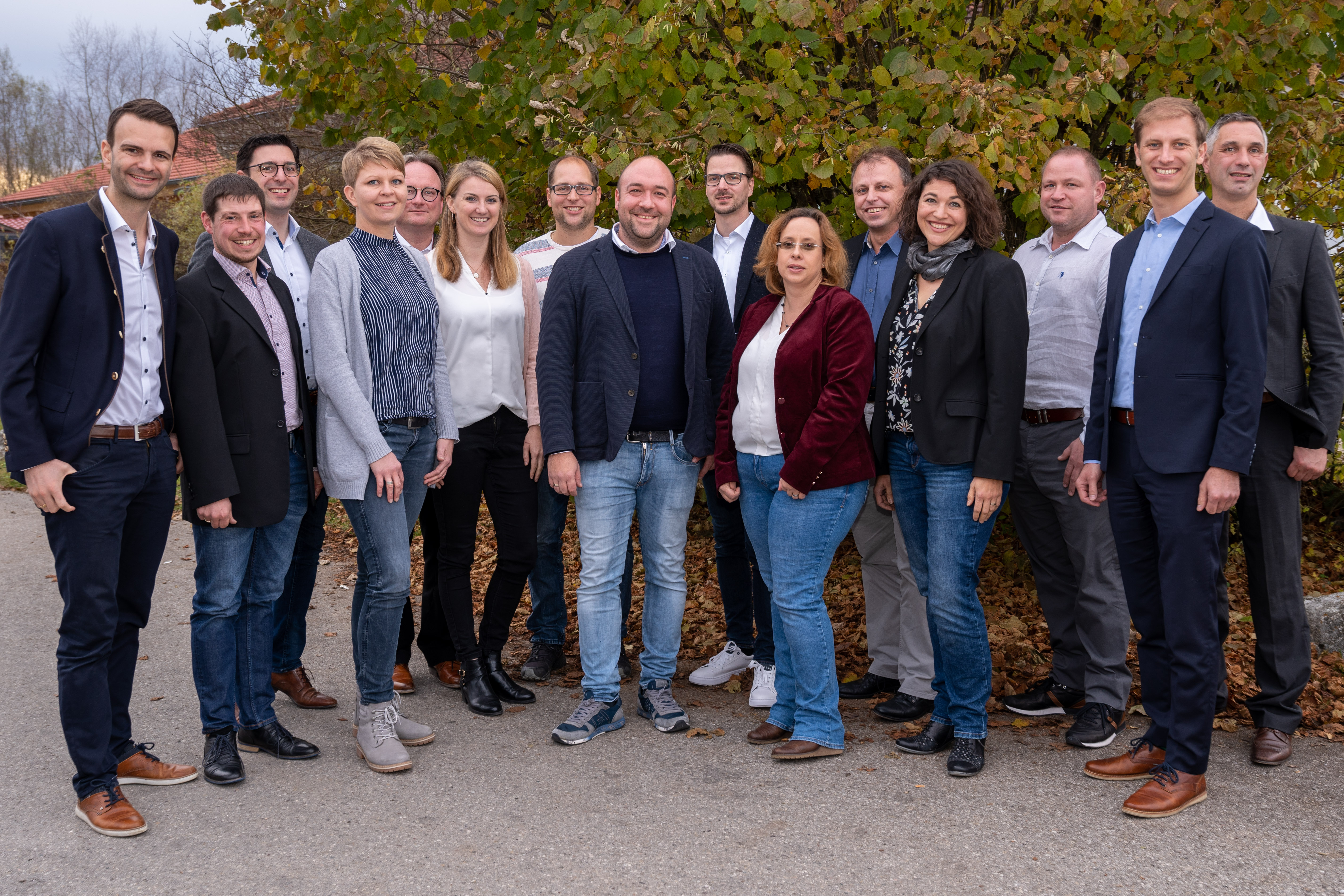 Auf dem Bild die Spitzenkandidaten von links: Florian Dorn, Markus Schindele, Thomas Rauch, Martina Gleich, Christian Seeberger, Marina Kgel, Martin Zeller, Vorsitzender Jrgen Burle, Florian Kastenmaier, Melanie Schllhorn, Christian Weigele, Marion B